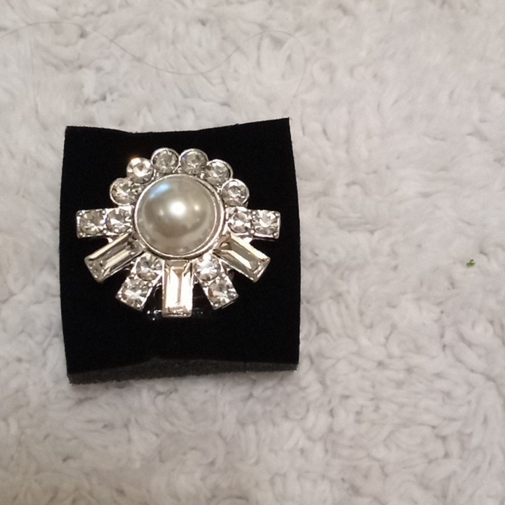 Gatsby Getaway White Ring